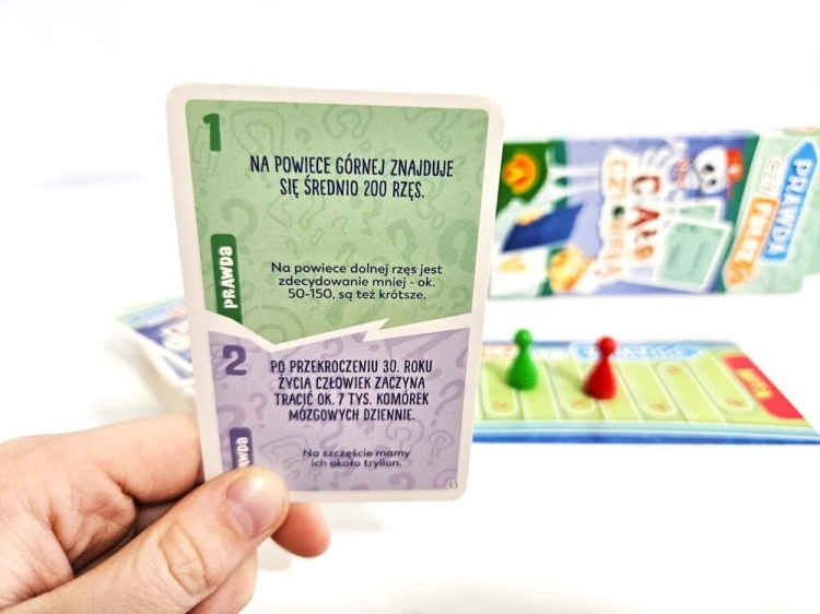 Zawartość gry: 55 kart, plansza, pionki i instrukcja.