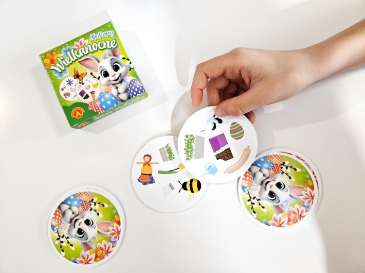 Karty do gry karcianej Ale Pary Wielkanoc z wielkanocnymi obrazkami.