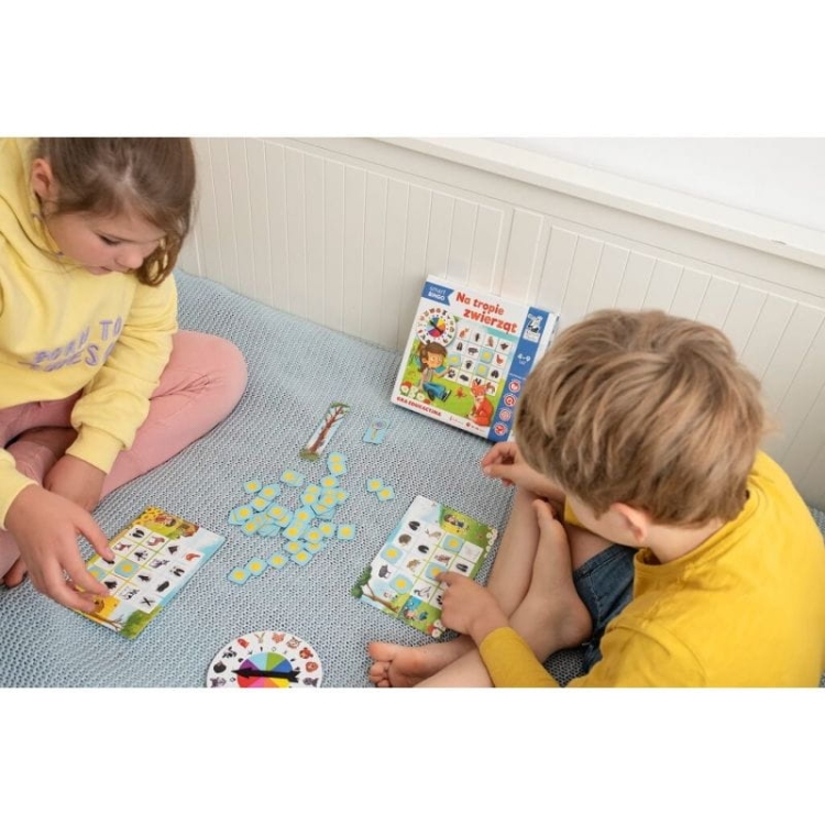 Dziecko grające w Smart bingo Na tropie zwierząt Kapitan Nauka 4+