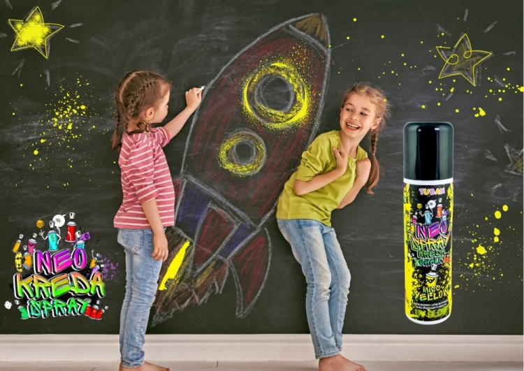 zabawa kredą w sprayu na podwórku Tuban NEO