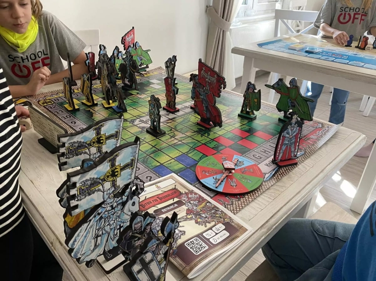 gra-stolikowa-bitwa-pod-grunwaldem-eco-zabawki (1).jpg