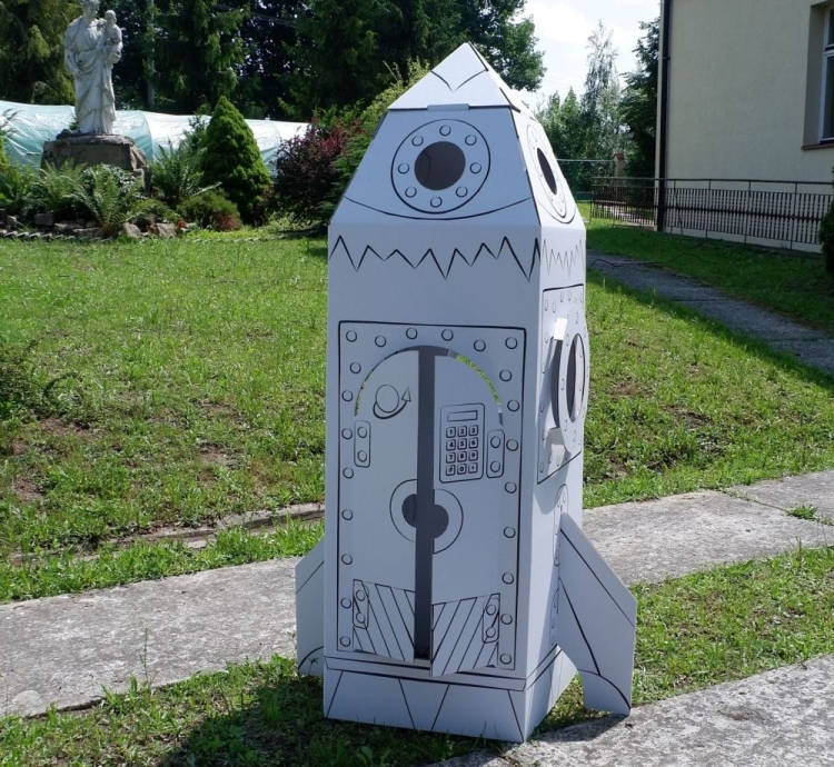 rakieta-xxl-z-tektury-do-kolorowania (5).JPG