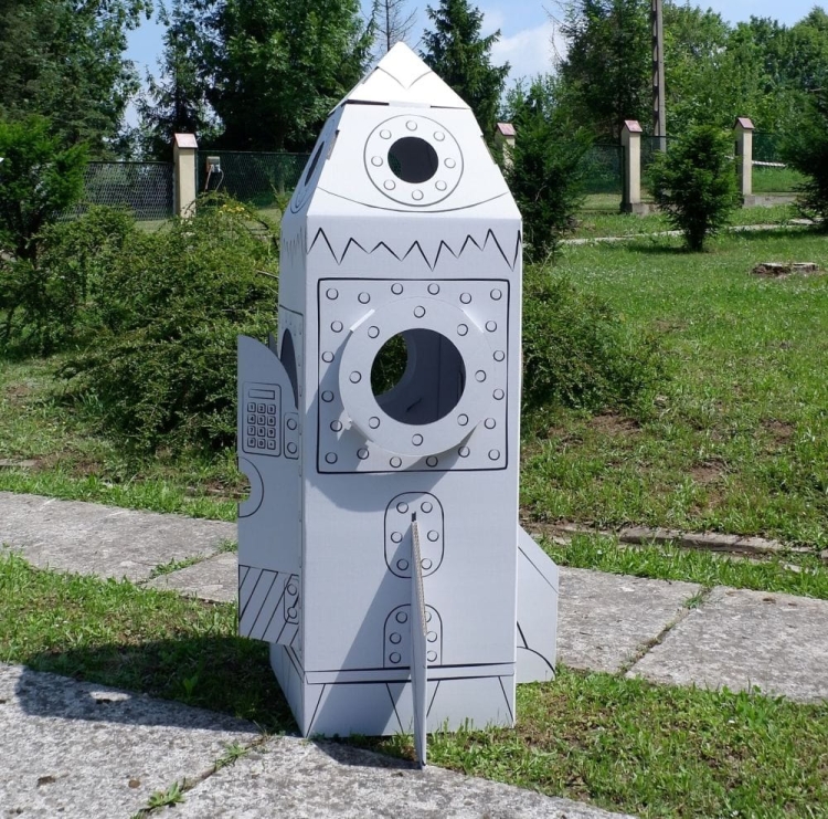 rakieta-xxl-z-tektury-do-kolorowania (6).JPG