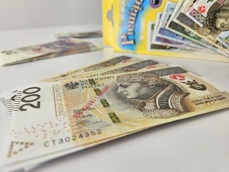 Pomoc dydaktyczna Alexander – nauka pieniędzy i matematyki przez zabawę.