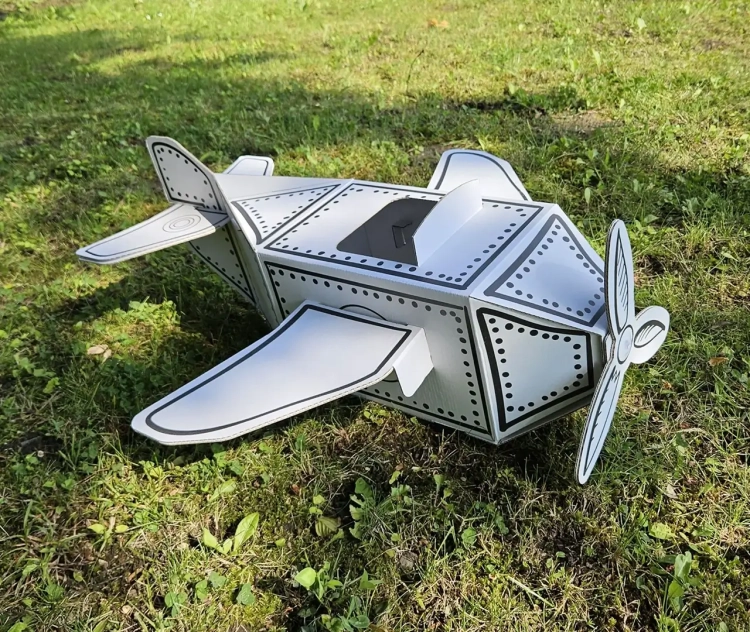 Samolot z kartonu zabawka dla dzieci