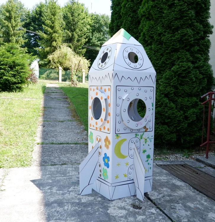 Kartonowa rakieta - kreatywna zabawka dla najmłodszych