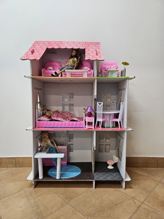 Zabawka z tektury - domek dla lalek XL, przód i wnętrze