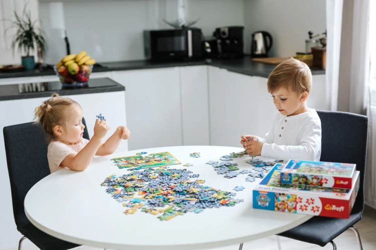 Puzzle 4w1 Wakacyjny Psi Patrol firmy Trefl dla dzieci 4+