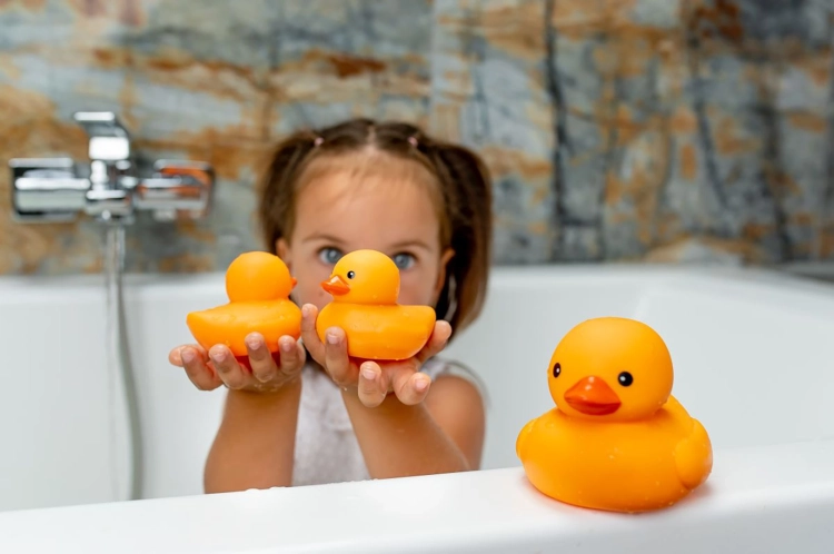 kaczki-do-kapieli-z-tabletkami-barwiacymi-wode-su (3).webp