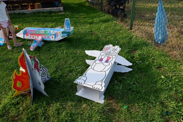 Tipi z kartonu do składania i kolorowania dla dzieci