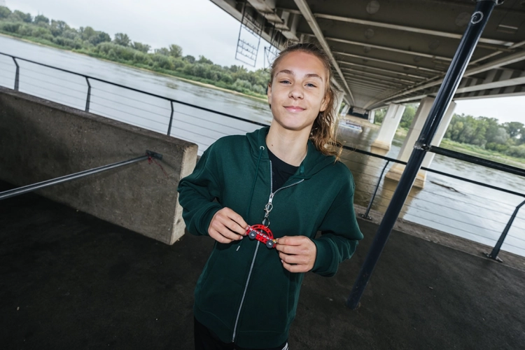 Brelok Garbus w akcji – zabawa i nauka w jednym.