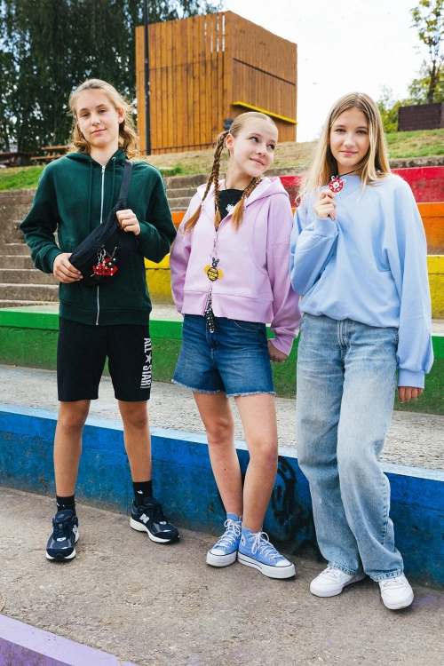 Brelok Garbus na plecaku szkolnym – modny i funkcjonalny dodatek.