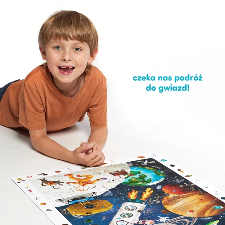 Dziecko układające puzzle Kosmos z serii edukacyjnej CzuCzu, widok na obrazek kosmiczny