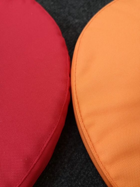 Poduszki kolorowe dydaktyczne dla dzieci, zbliżenie na materiał kodura