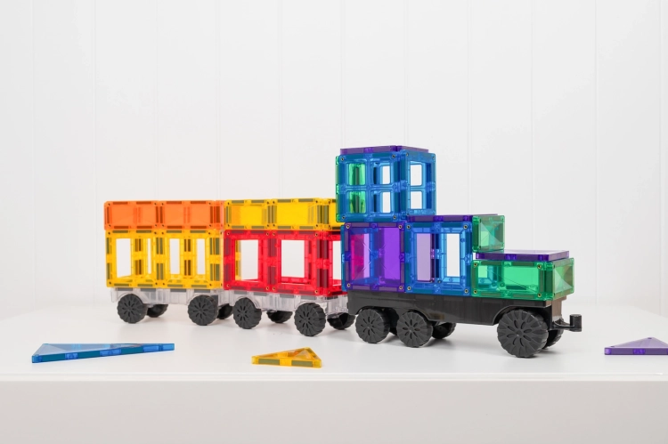 Pojazd zbudowany z klocków magnetycznych CONNETIX Rainbow Transport Pack 50 el