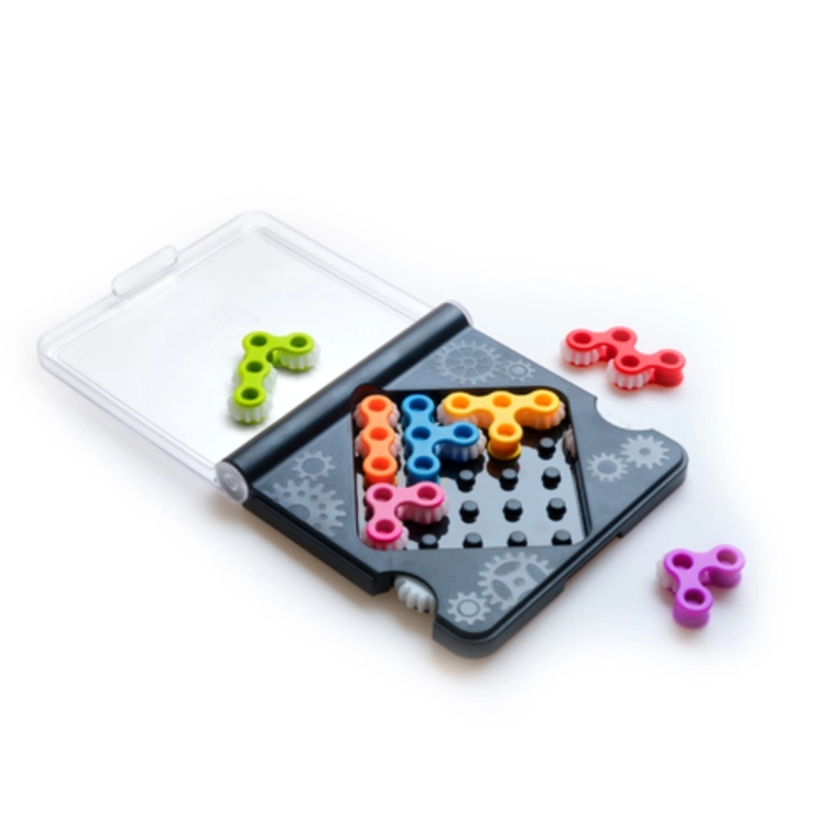 Gra IQ Gears z kolorowymi elementami układanymi na czarnej planszy.