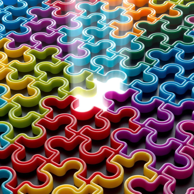 Zbliżenie na detale kolorowych elementów IQ Matrix, ukazujące ich strukturalne kształty.