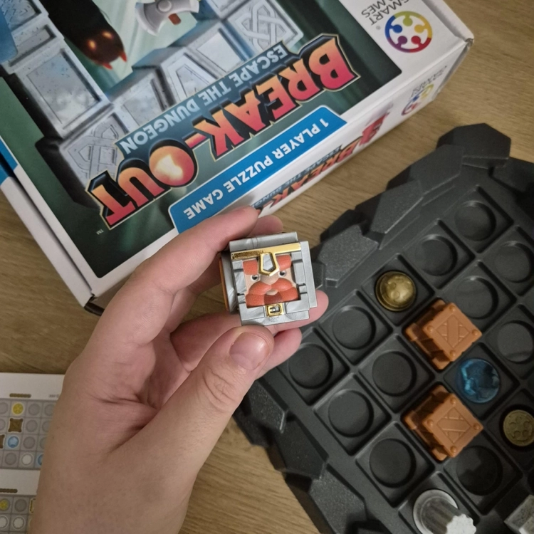 Układ elementów na planszy w grze Ucieczka z Lochu – Smart Games