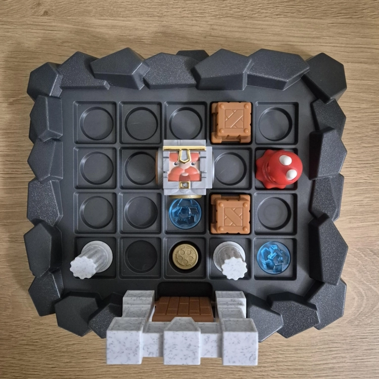 Układ elementów na planszy w grze Ucieczka z Lochu – Smart Games