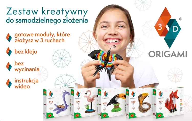Dziewczynka z modelem Origami 3D motyla.