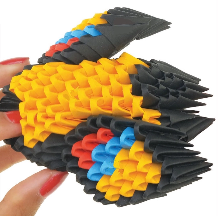 Zbliżenie na detale modułu Origami 3D w kolorze żółtym i czarnym.