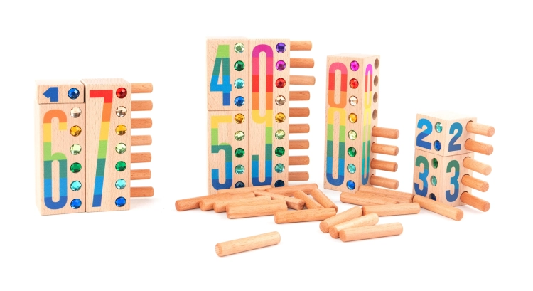 Drewniane klocki Bajo z kolorowymi cyframi, kryształkami i kołeczkami – nauka liczenia dla dzieci