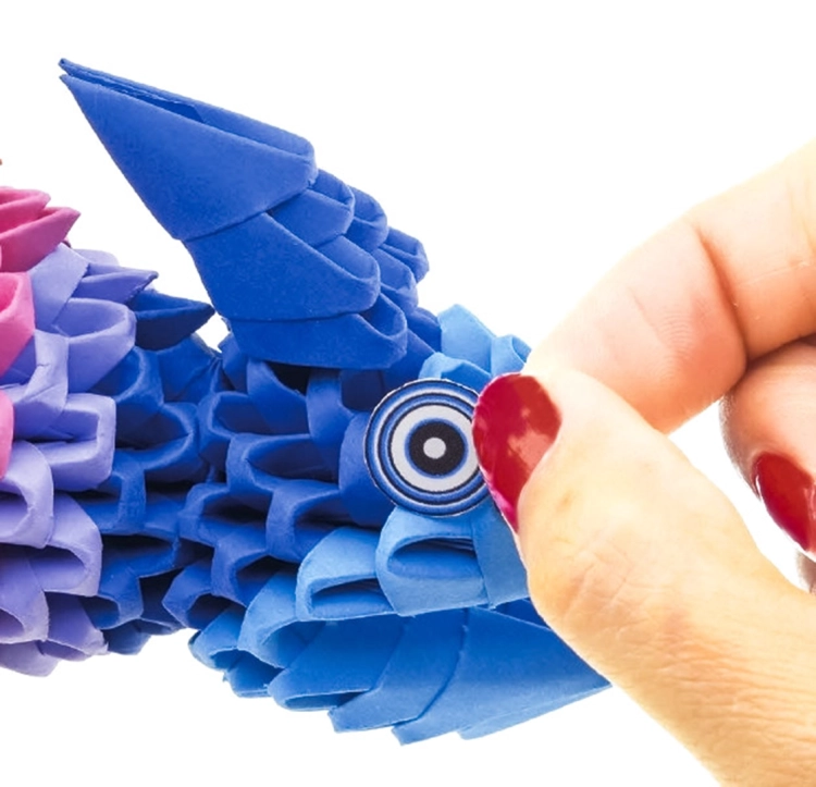 Składanie elementów origami do budowy kameleona