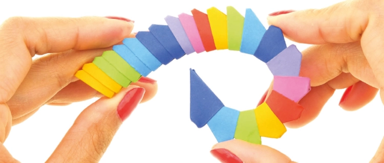 Składanie elementów origami do budowy kameleona