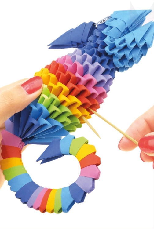 Składanie elementów origami do budowy kameleona