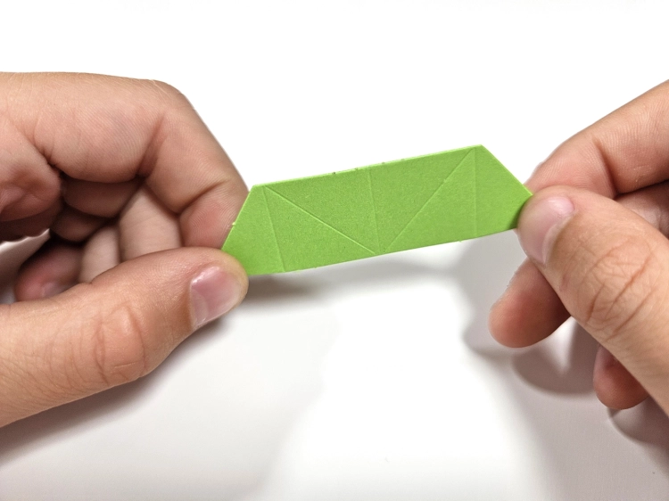 Składanie elementów origami do budowy kameleona