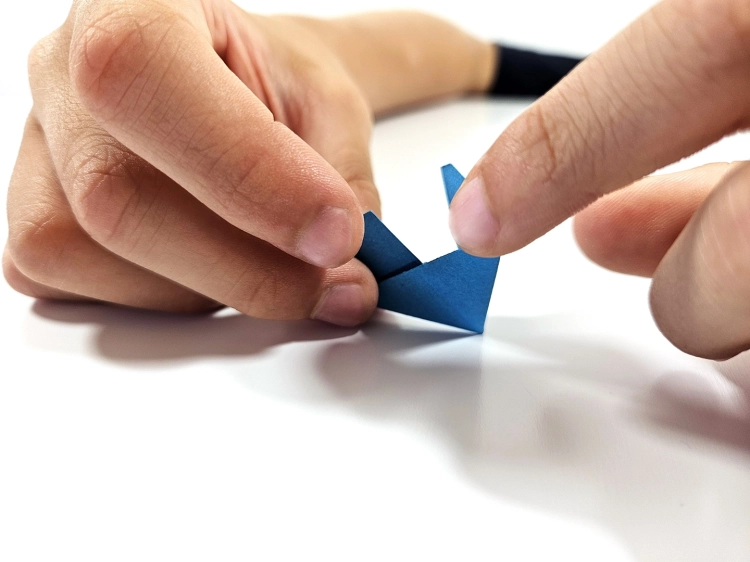 Składanie elementów origami do budowy kameleona