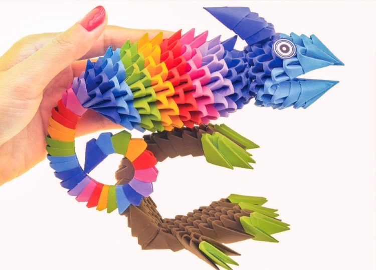 Gotowy model kameleona origami 3D z kolorowych modułów