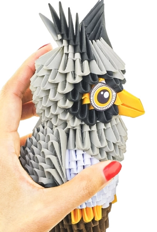 Widok boczny modelu sowy Origami 3D – szczegóły kolorystyki i konstrukcji. Te opisy są zoptymalizowane pod SEO i jednocześnie naturalne oraz informacyjne.