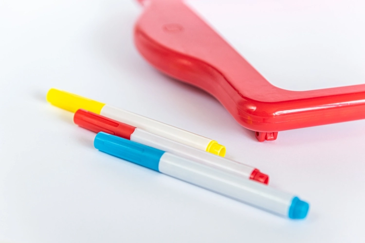 Pisaki fluorescencyjne do tablicy LED Carotina na białym tle