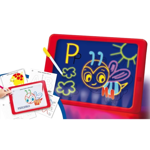 Zbliżenie na tablicę LED Carotina z rysunkiem pszczoły i literą P