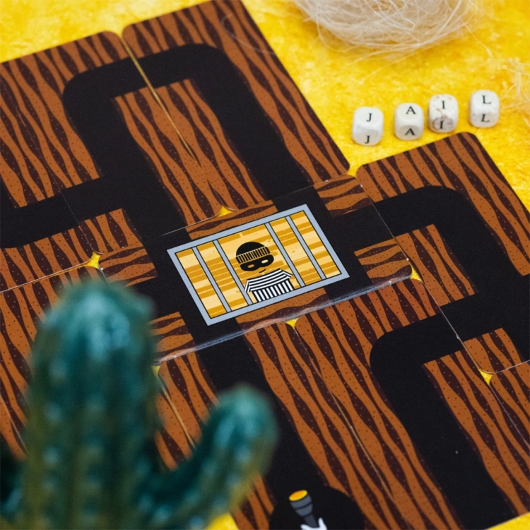 zbliżenie na karty gry Bandido z motywem więzienia