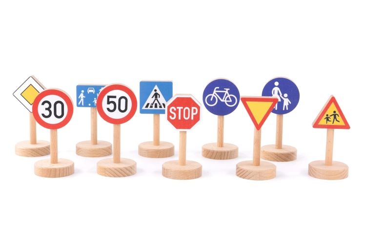 Znaki drogowe drewniane Bajo 3+