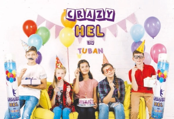 Dzieci na przyjęciu urodzinowym z balonami i dekoracjami promującymi Crazy Hel Tuban