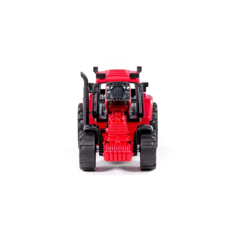 Traktor Belarus z uniesioną maską – widok mechanizmu silnika