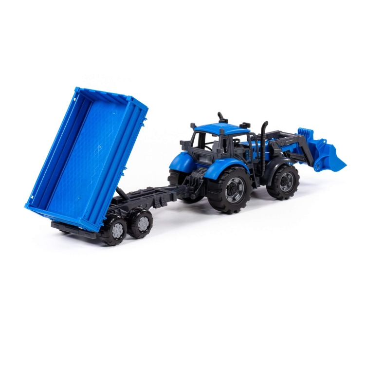 Traktor Progress z podniesioną do góry przyczepą