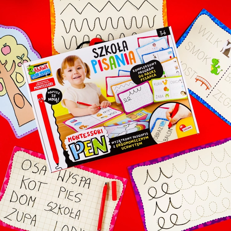 Prezentacja tabliczek edukacyjnych i czerwonego długopisu Montessori Pen z bliska.