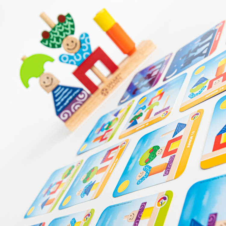 gra logiczna Dzień i Noc z kartami zadań i drewnianymi figurkami