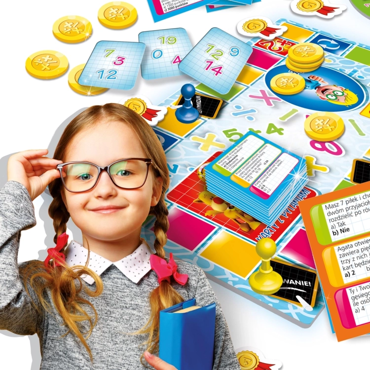 Dziewczynka z książką i gra planszowa Quiz Matematyka w tle