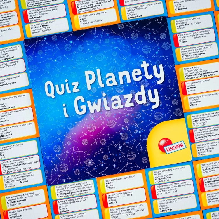 Zbliżenie na środek planszy i karty pytań z gry Quiz Planety i Gwiazdy