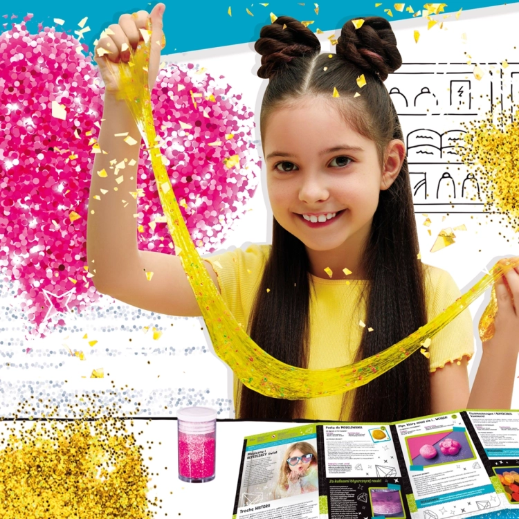 Dziewczynka prezentująca eksperymenty z brokatem – zabawa i nauka z zestawem Mały Geniusz