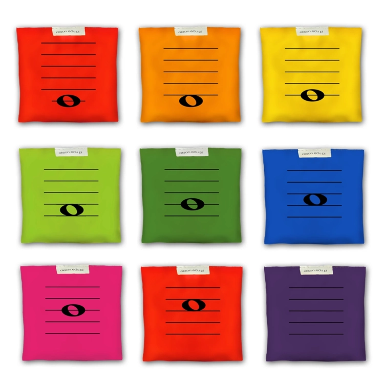 Zestaw dziewięciu woreczków gimnastycznych z nutami i fioletowym workiem Akson