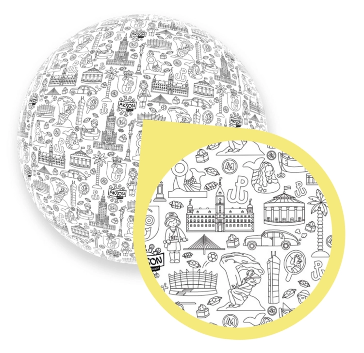 Piłka do kolorowania z widocznymi symbolami Warszawy – zbliżenie wzoru z Syrenką i Zamkiem Królewskim