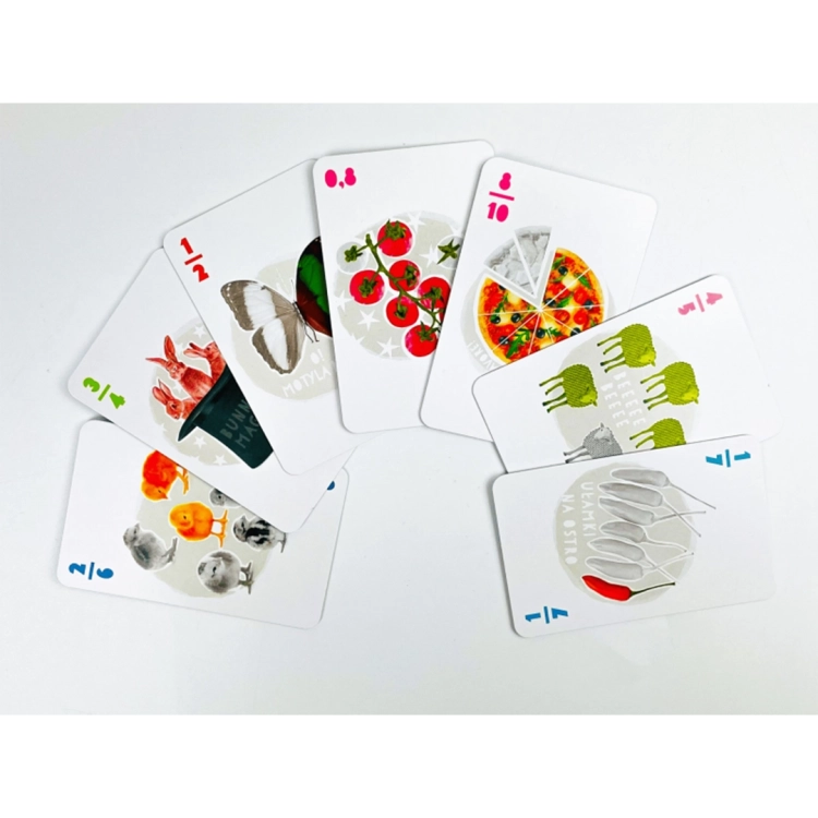 Karty z ilustracjami przedstawiającymi ułamki w grze EDUseria Ułamki.