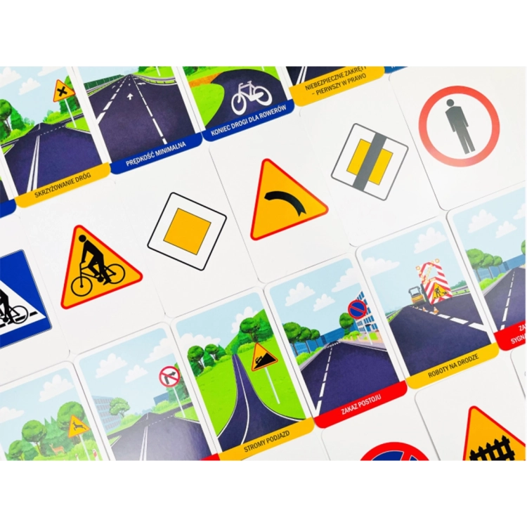 Karty z gry Znaki drogowe Kapitan Nauka przedstawiające znaki ostrzegawcze i informacyjne.