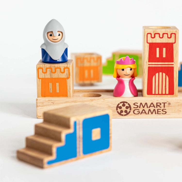 figurki rycerza i księżniczki na elementach zamku z gry Kamelot Junior 4+